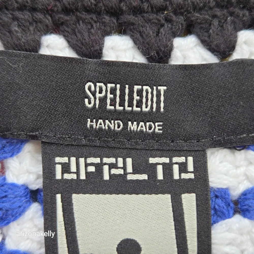 Granny Square Handmade Scarf Spelledit